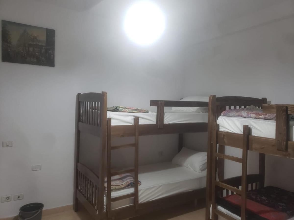 Hostel Split Rock ティラナ エクステリア 写真